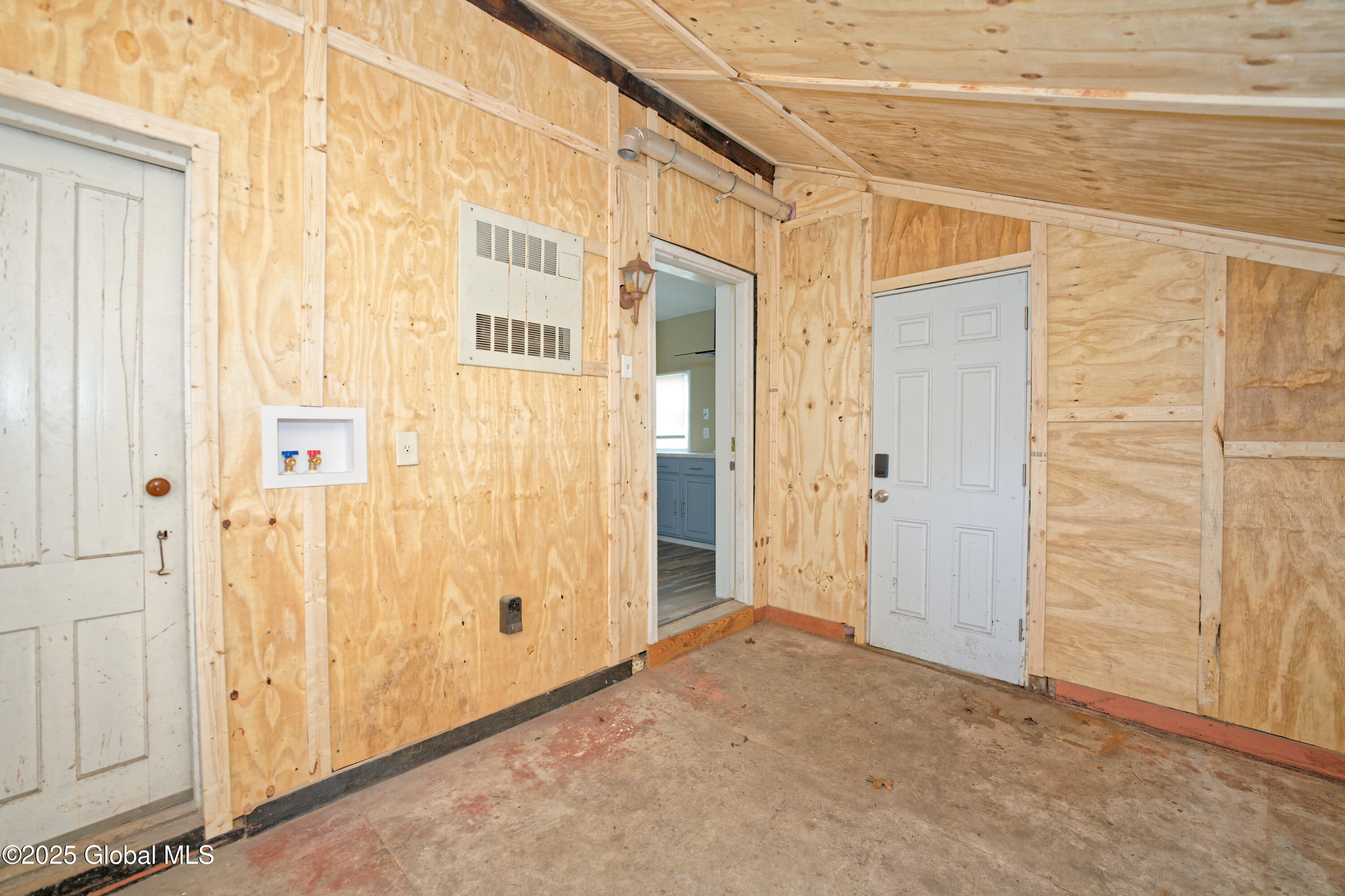 106 W Green Street