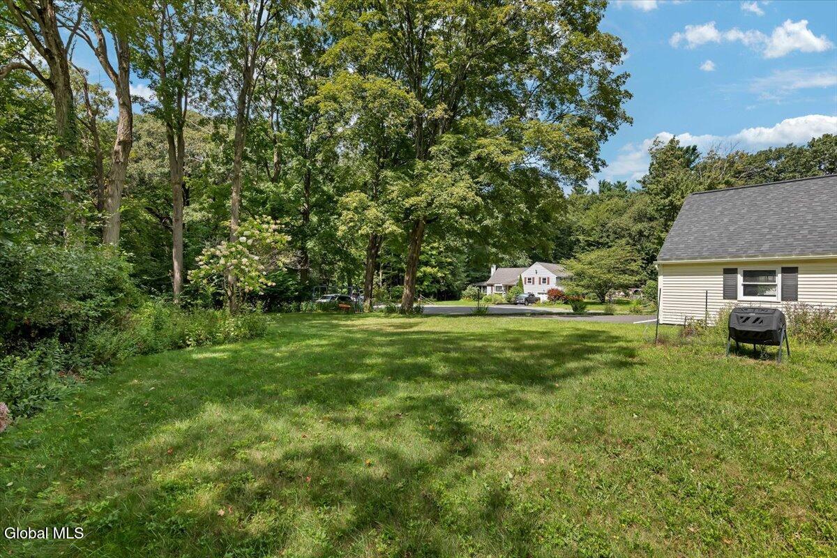 8 Cedar Lane