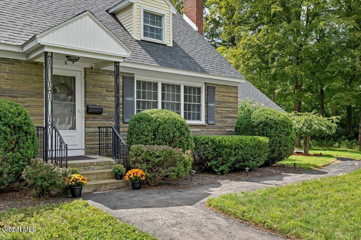 8 Cedar Lane