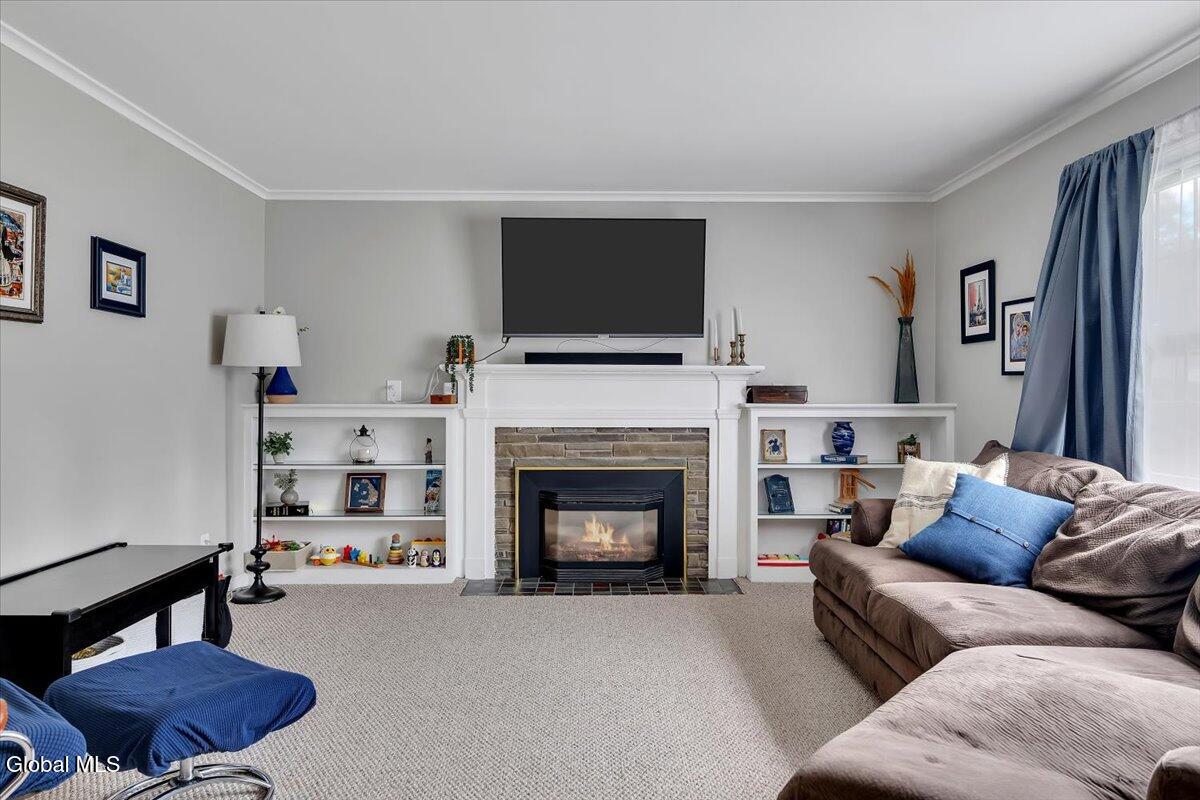 8 Cedar Lane