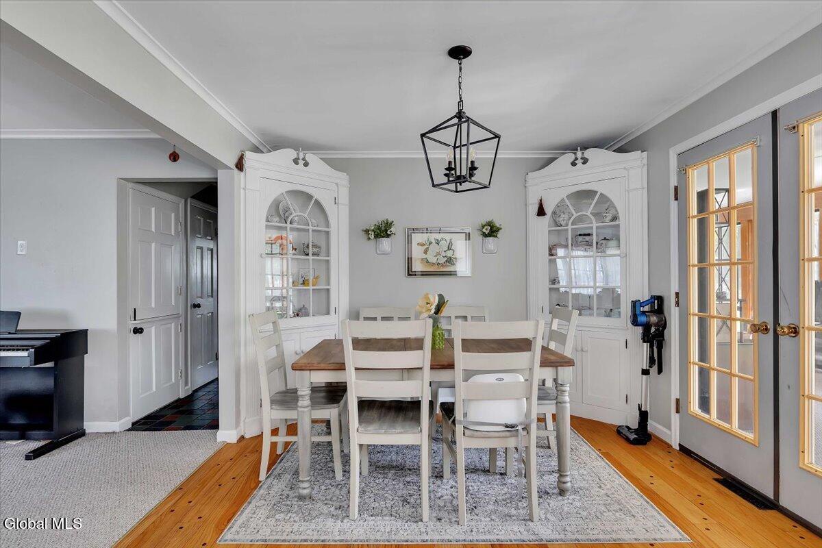 8 Cedar Lane