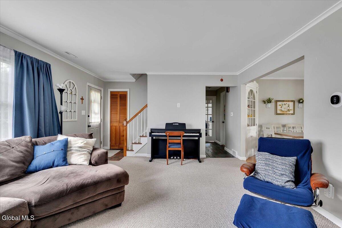8 Cedar Lane