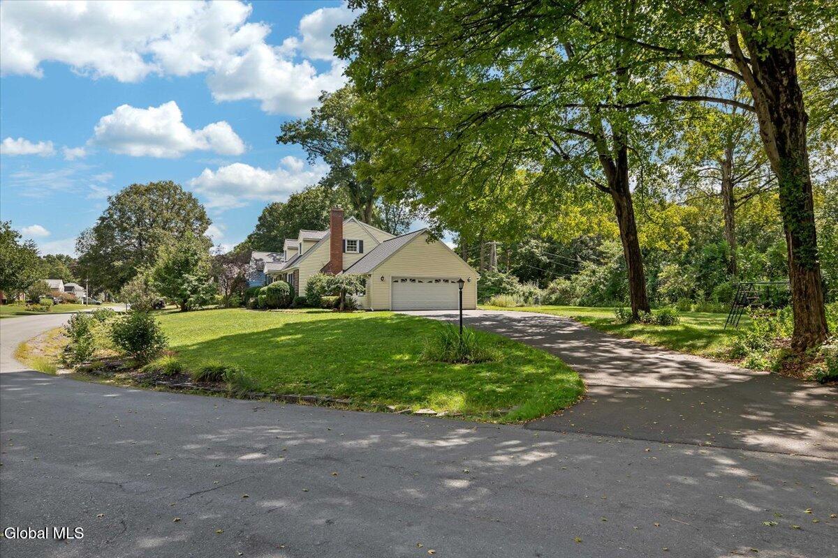 8 Cedar Lane