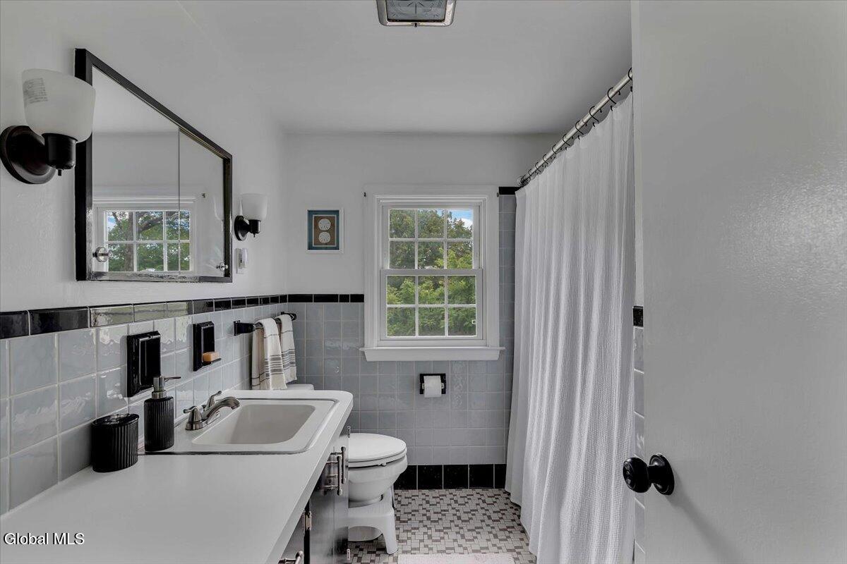 8 Cedar Lane