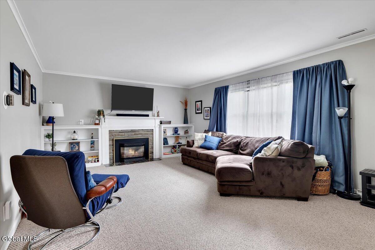 8 Cedar Lane