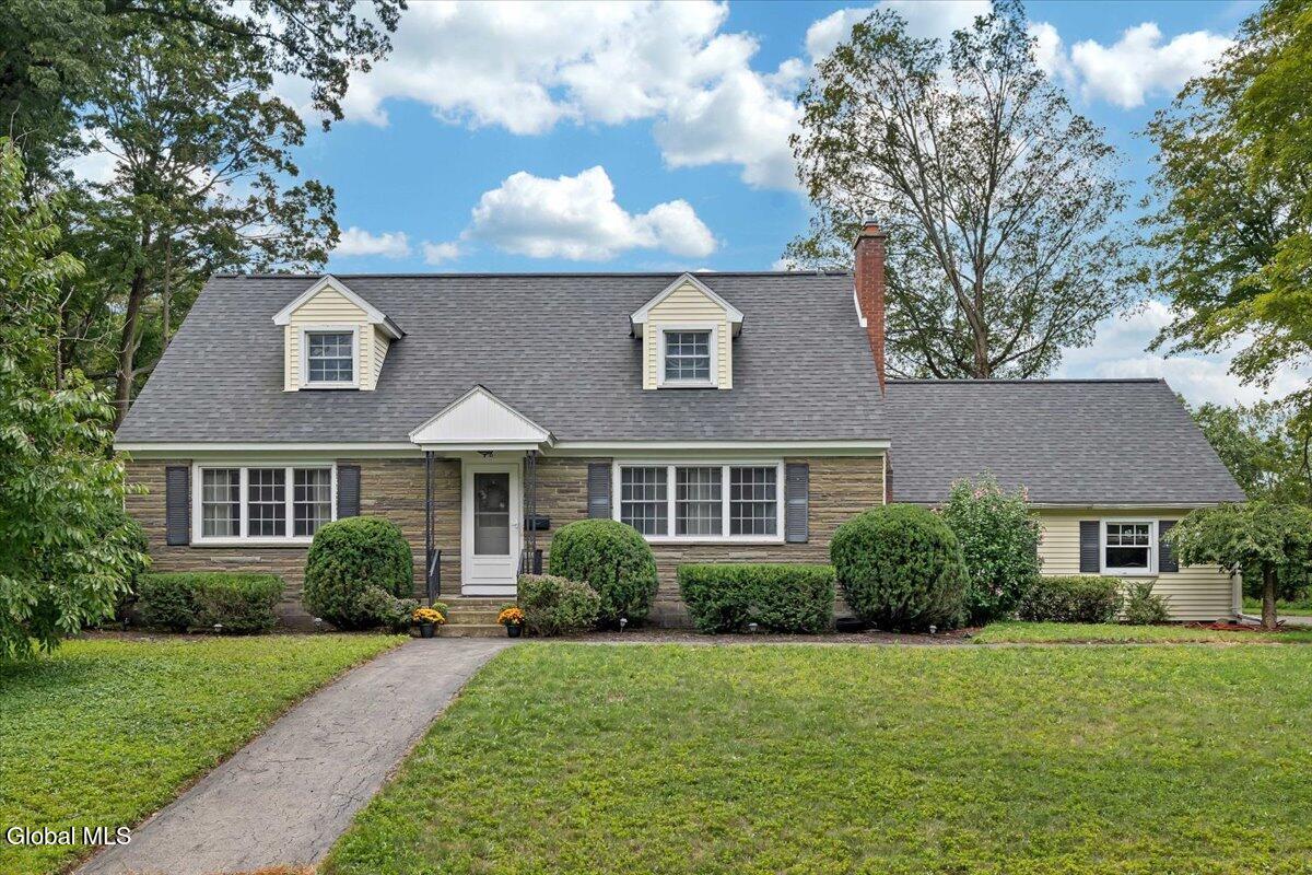 8 Cedar Lane