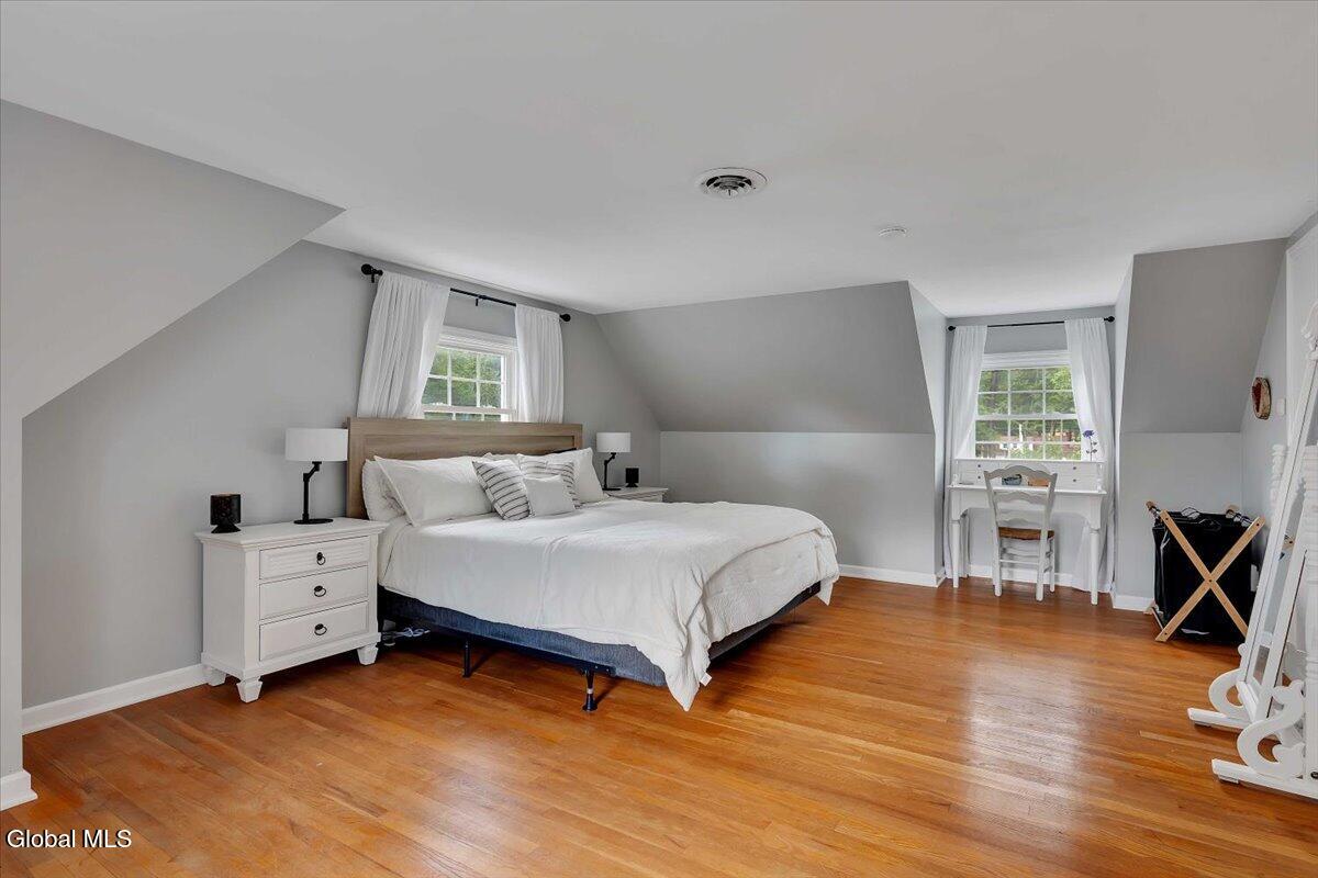 8 Cedar Lane