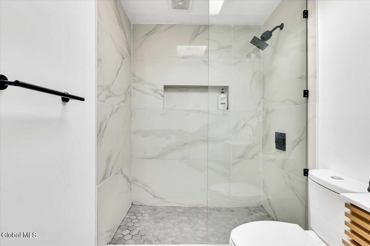 1687 County Highway 107