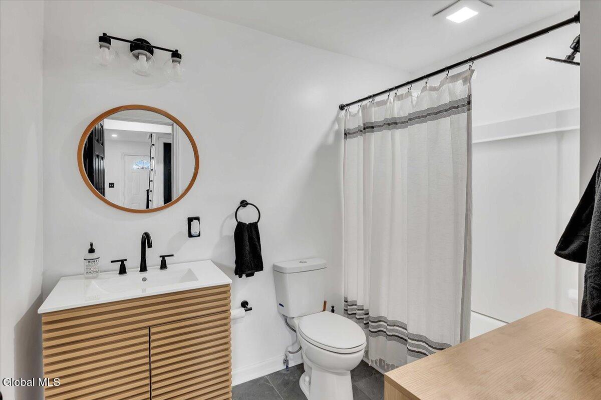 1687 County Highway 107