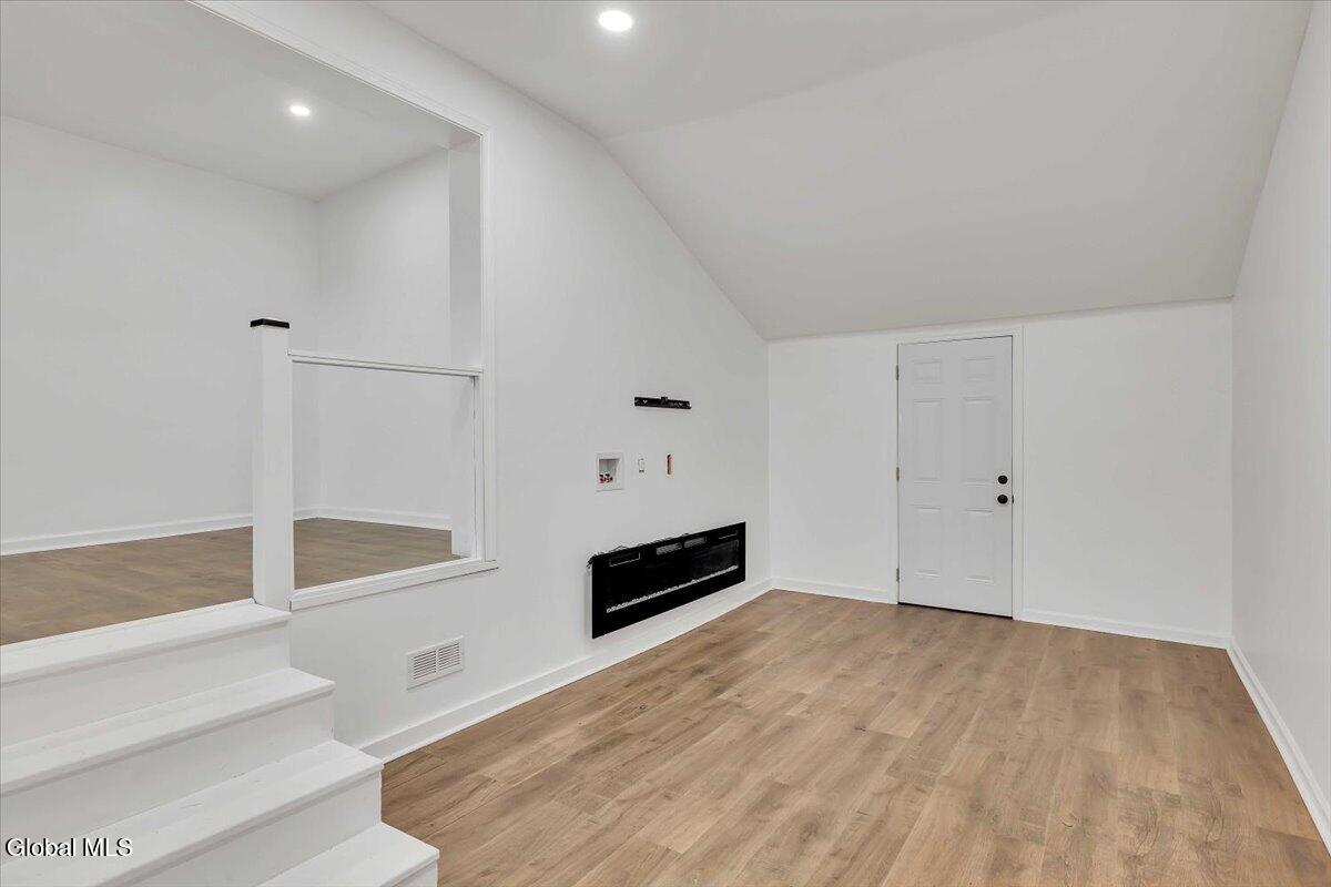 1687 County Highway 107