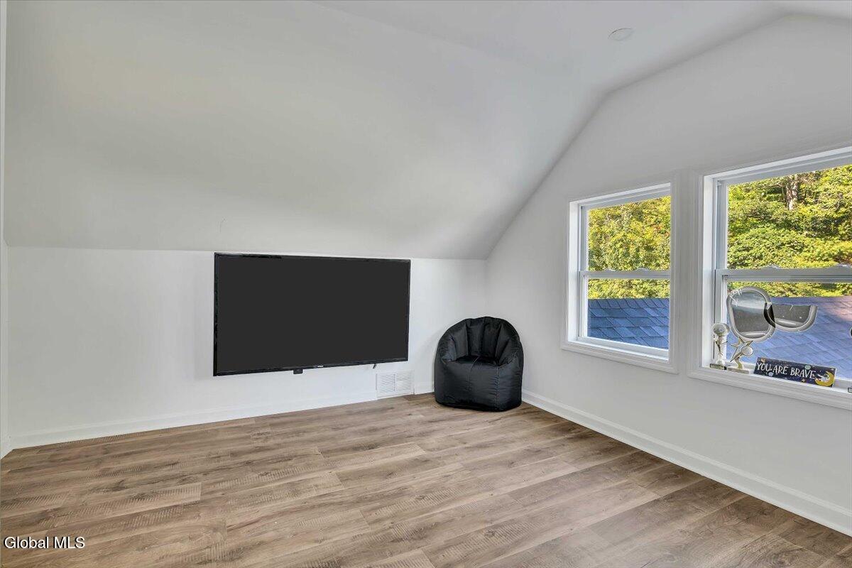 1687 County Highway 107