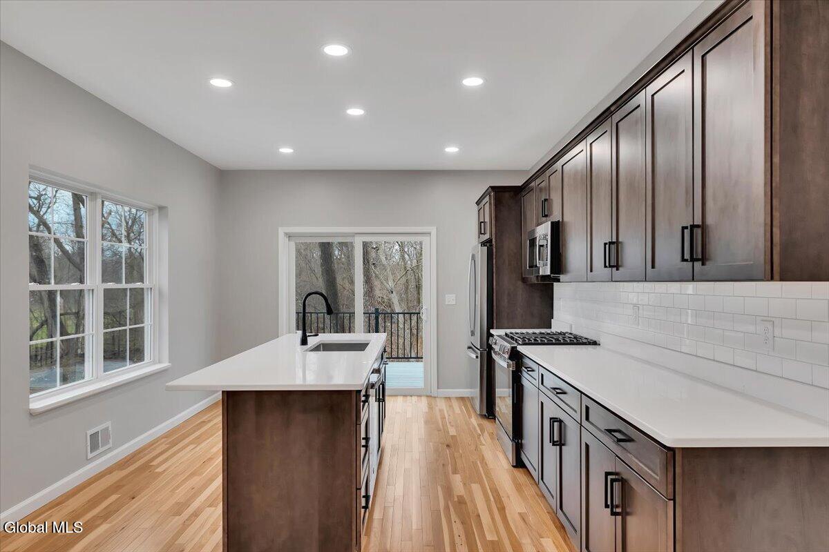 12 Livingston Avenue
