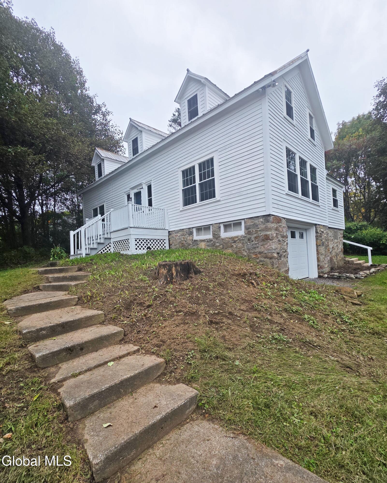 1832 Perth Road