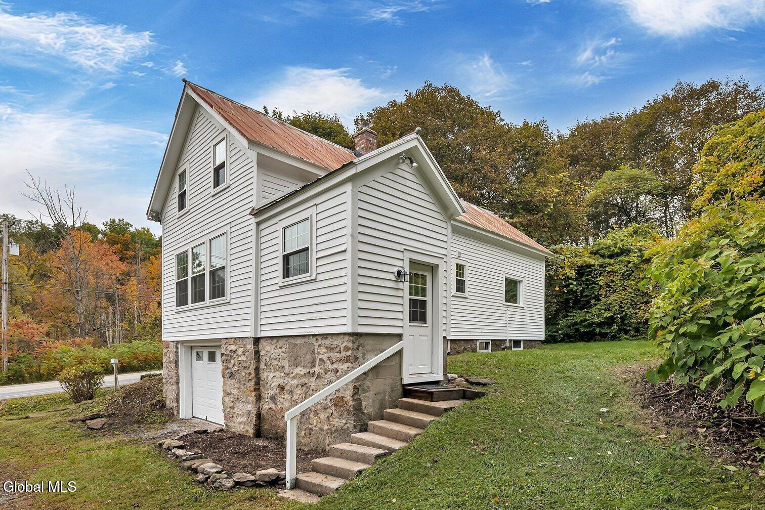 1832 Perth Road
