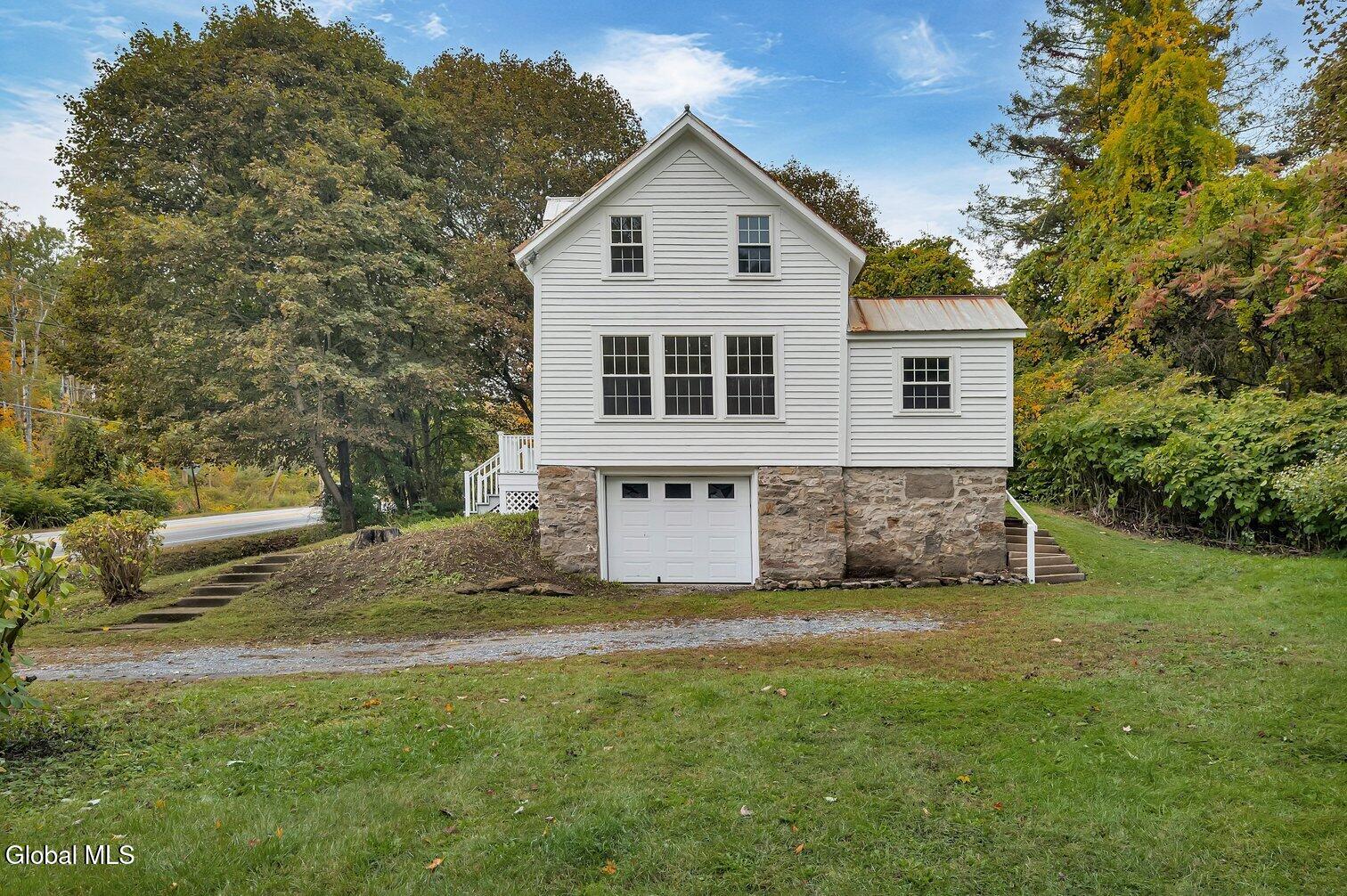 1832 Perth Road