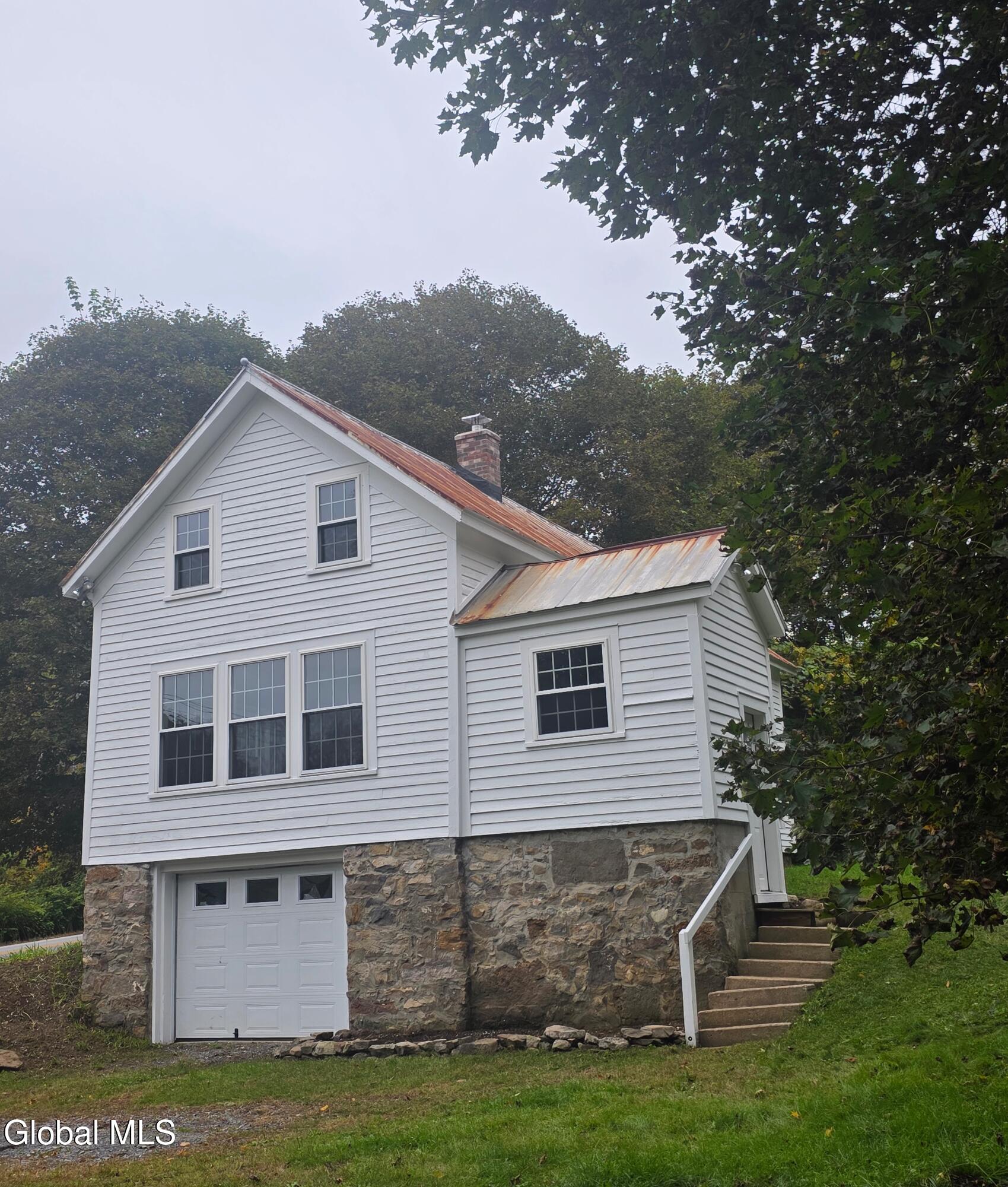 1832 Perth Road