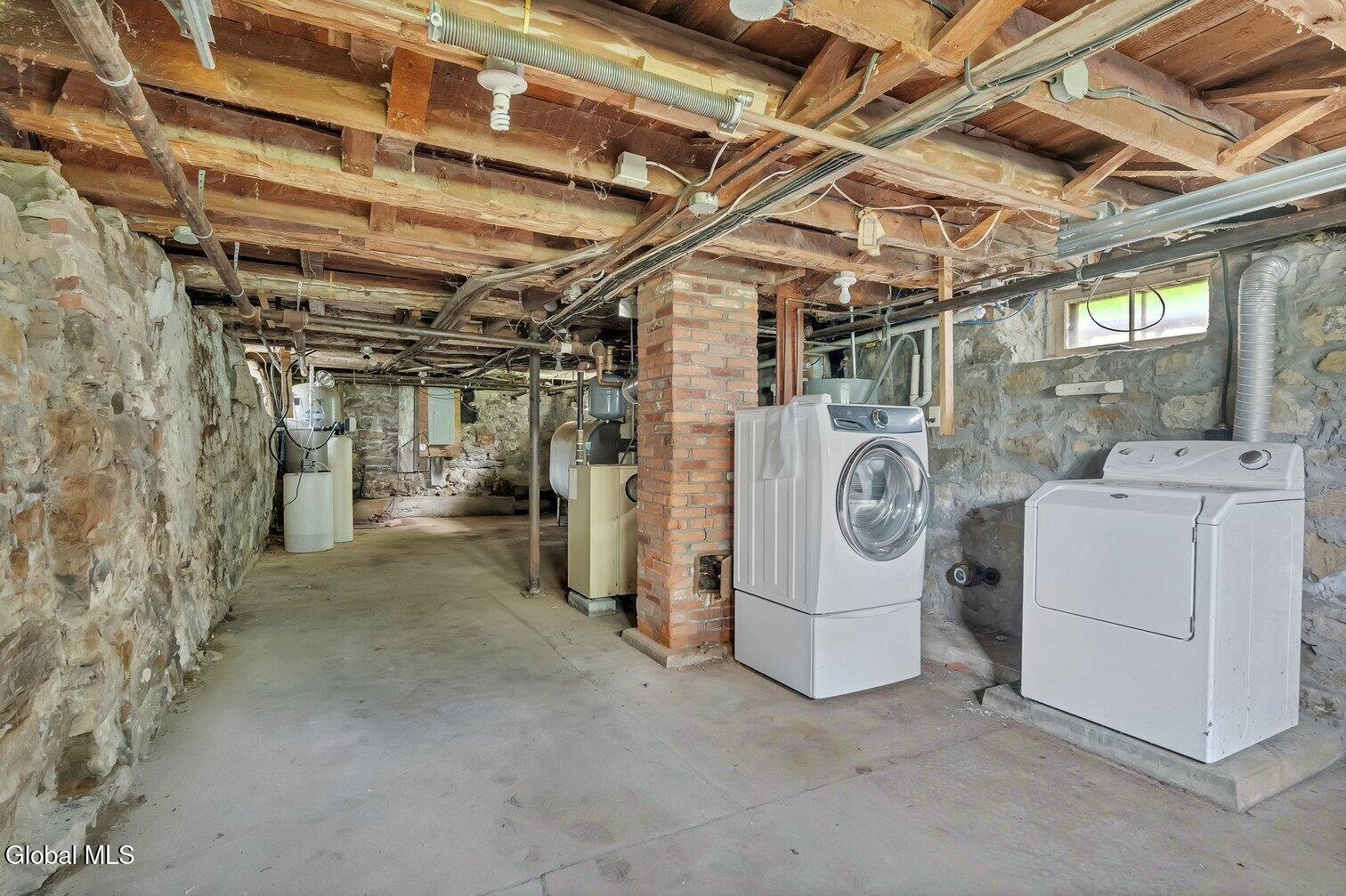 1832 Perth Road