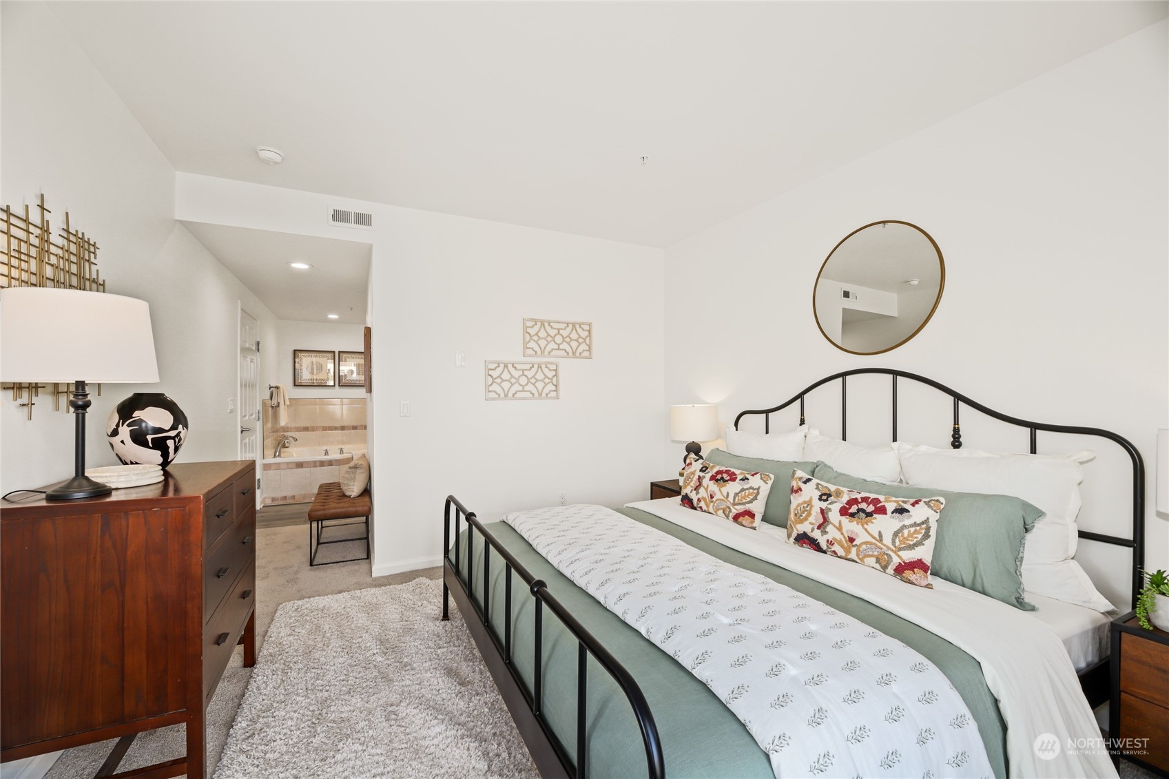 3300 Meridian Avenue N Unit: 304