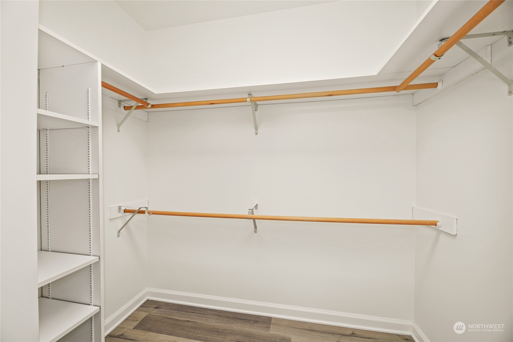 3300 Meridian Avenue N Unit: 304