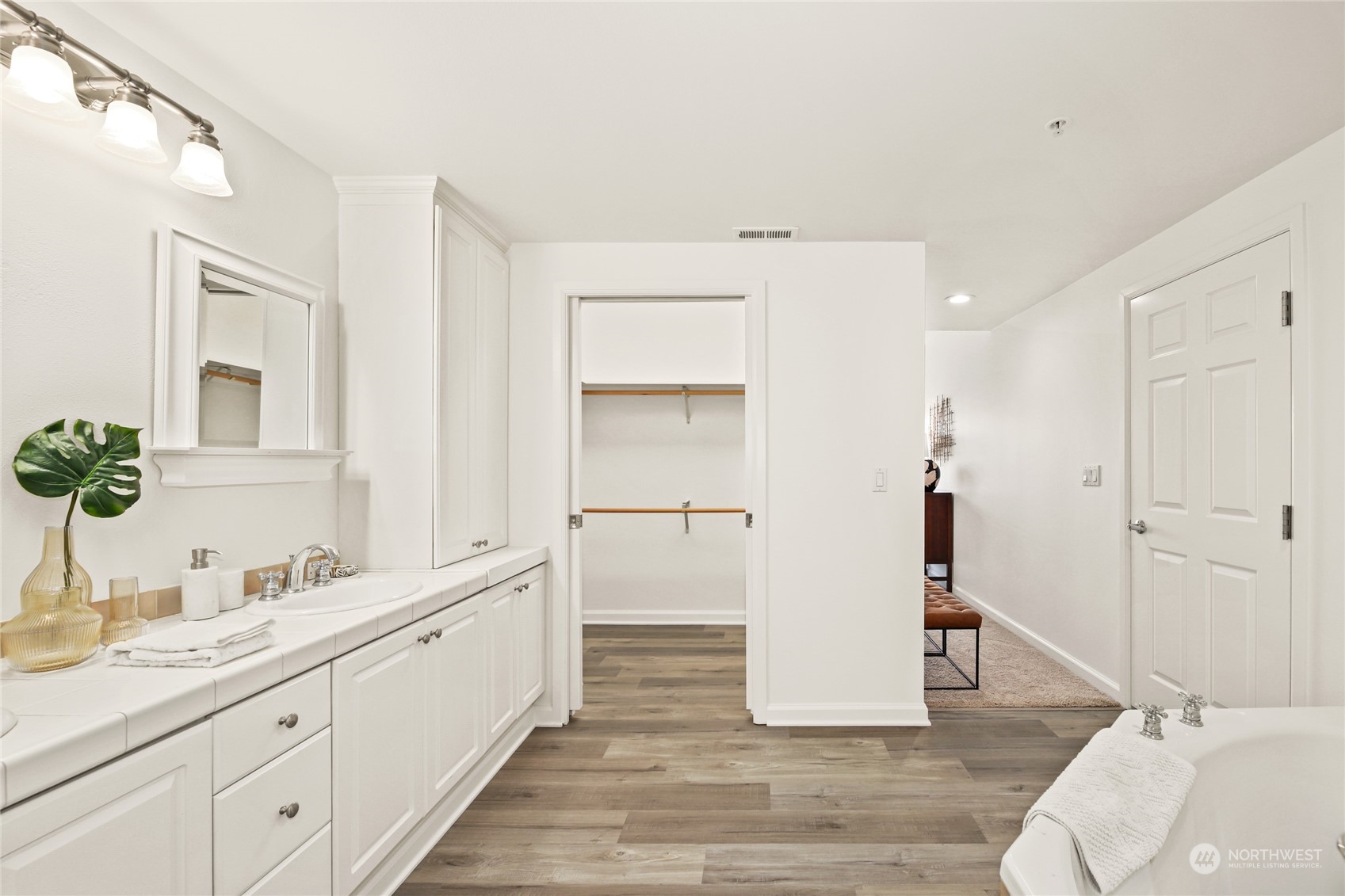 3300 Meridian Avenue N Unit: 304