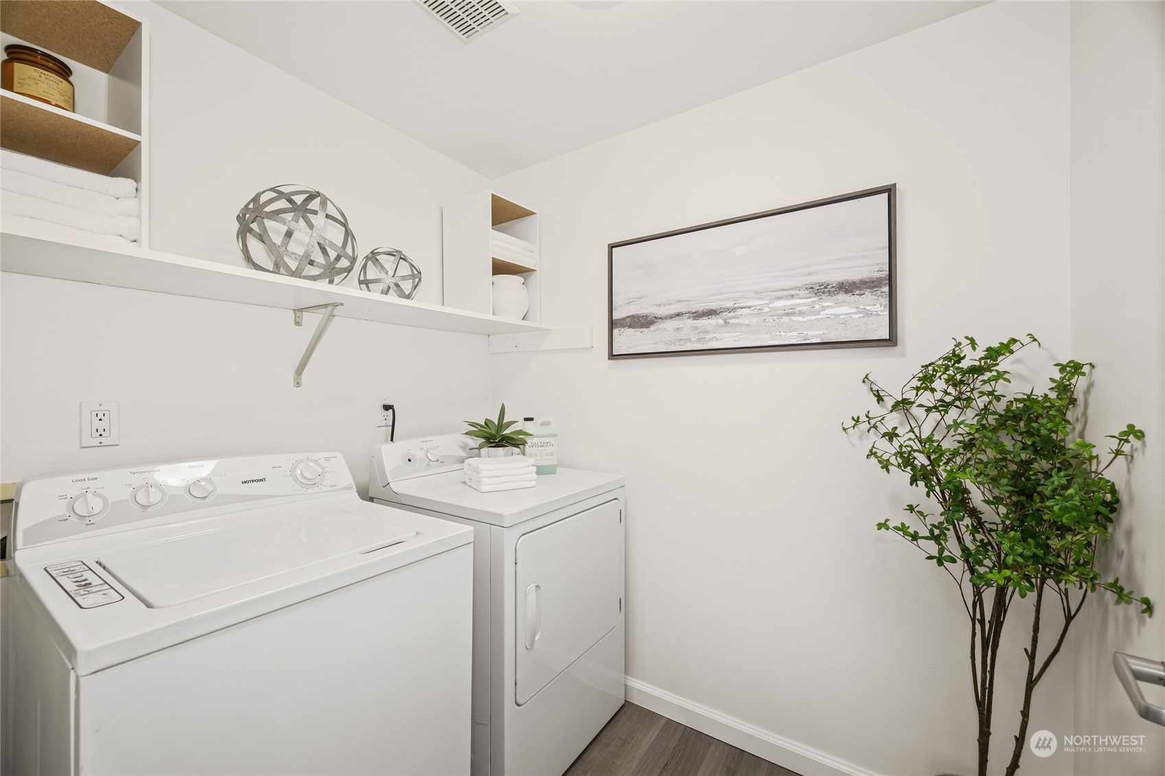 3300 Meridian Avenue N Unit: 304