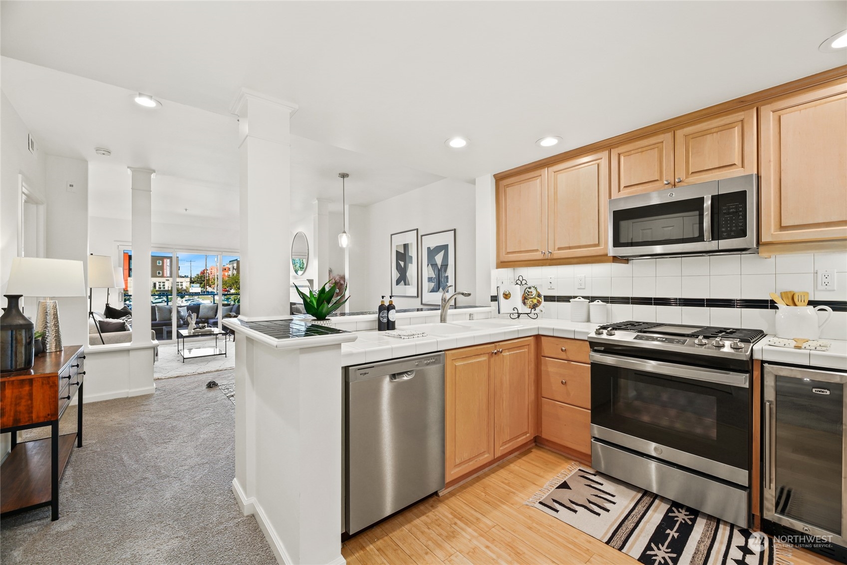 3300 Meridian Avenue N Unit: 304