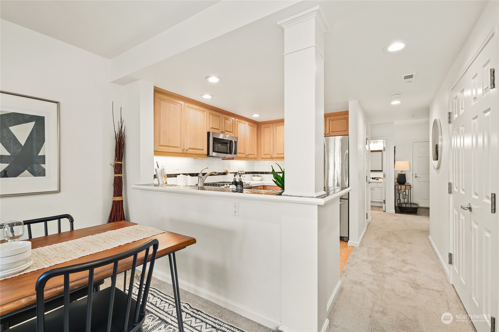 3300 Meridian Avenue N Unit: 304