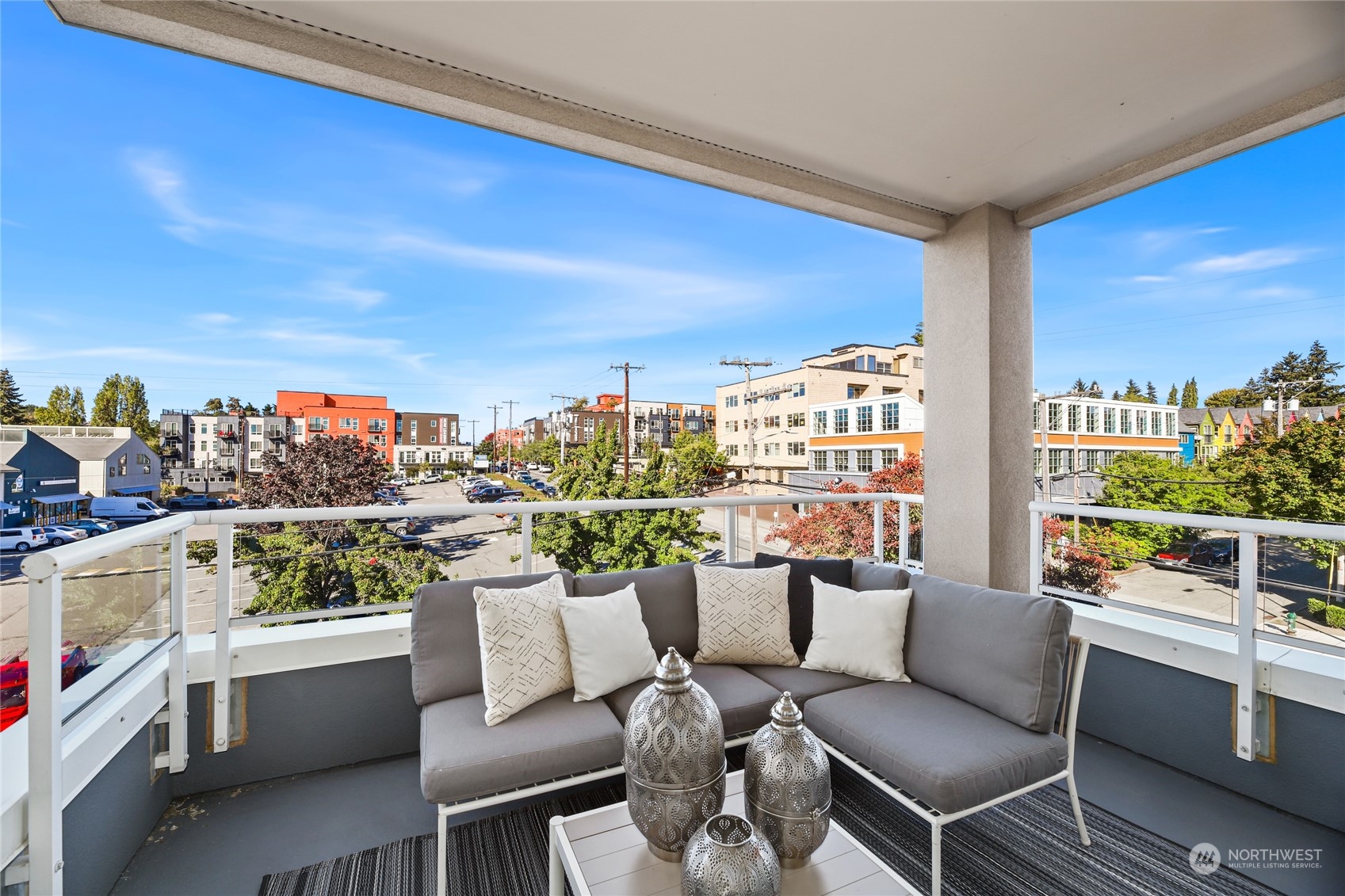 3300 Meridian Avenue N Unit: 304