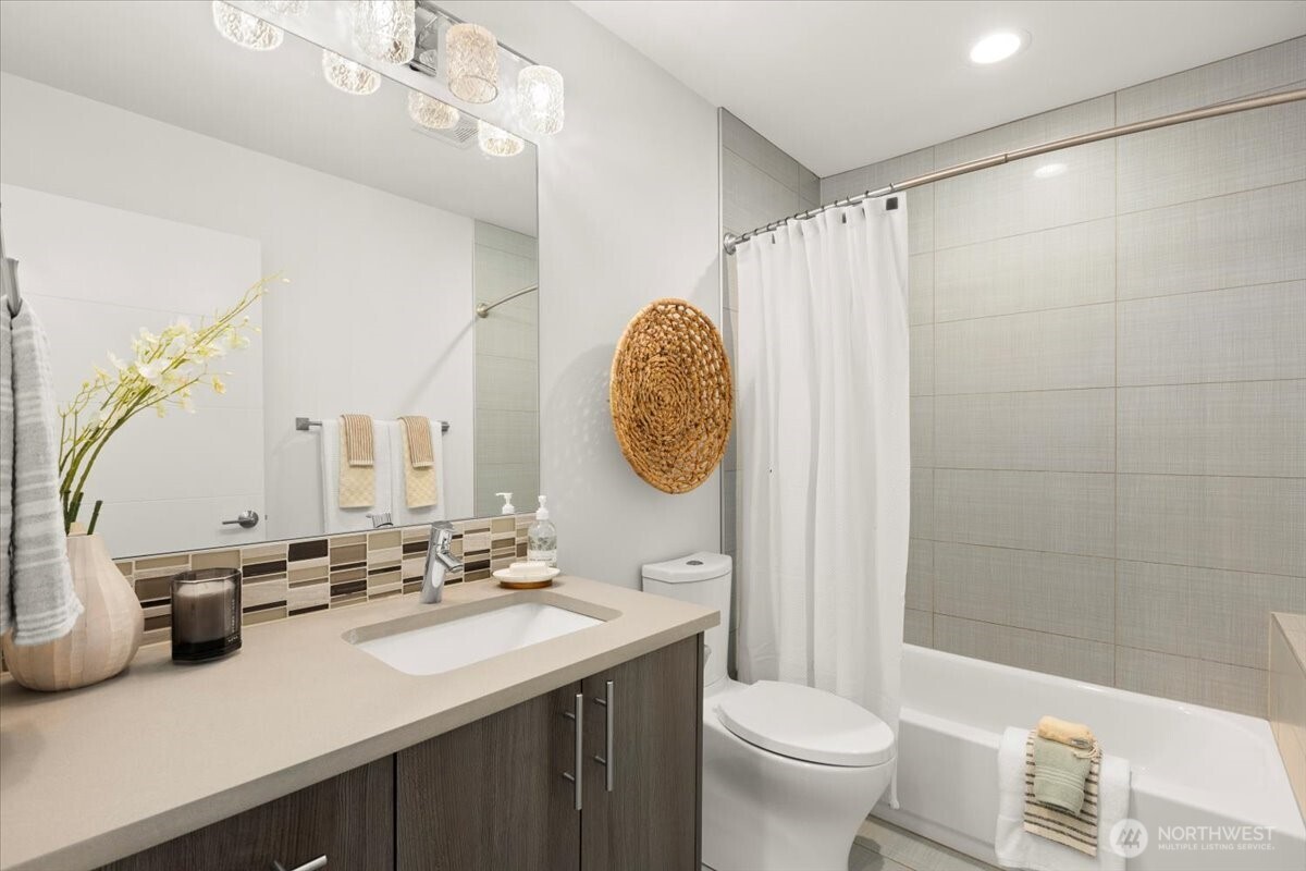 4603 S Juneau Street