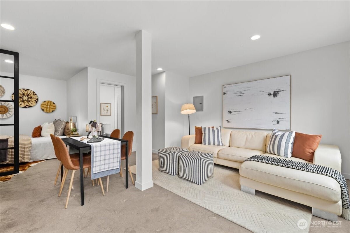 4603 S Juneau Street