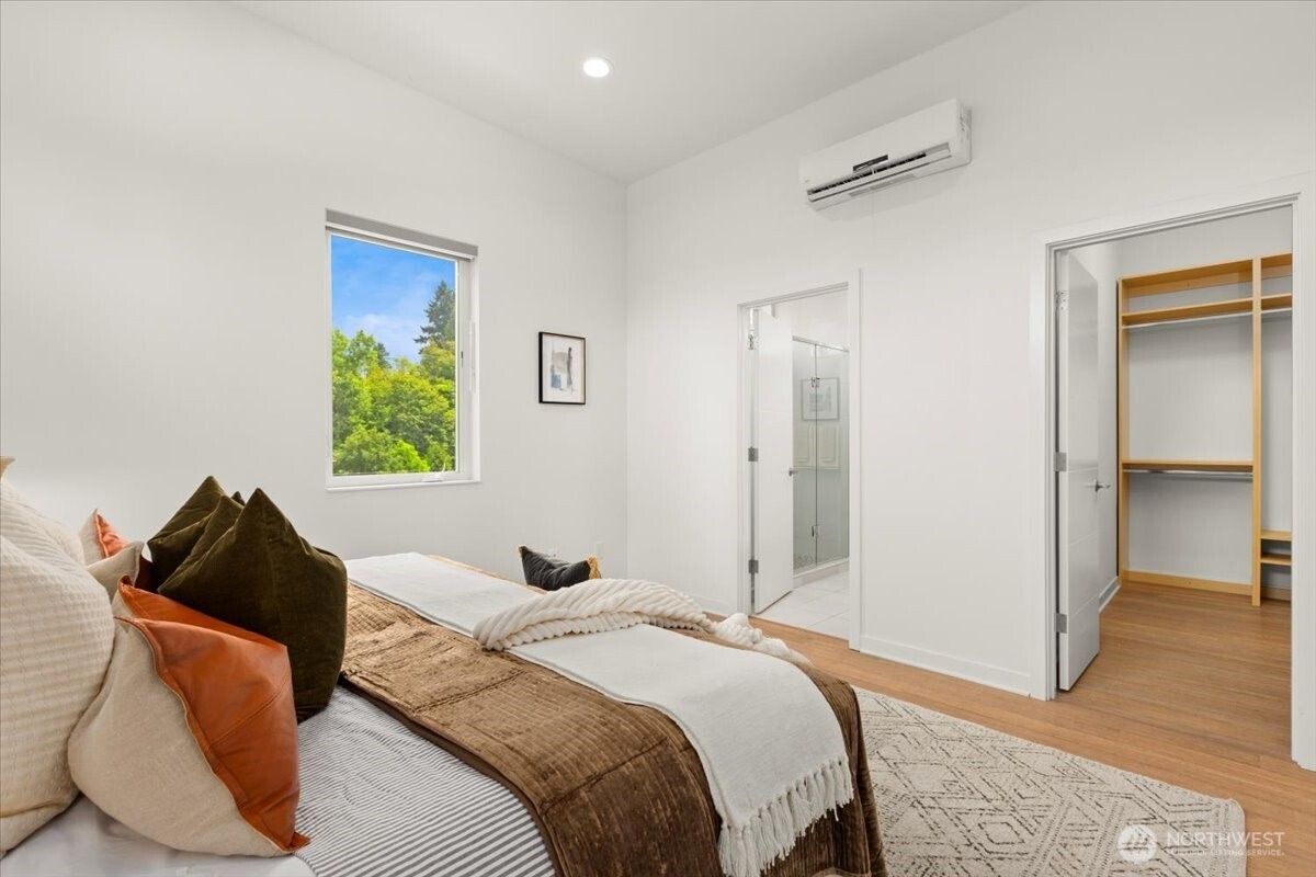 4603 S Juneau Street