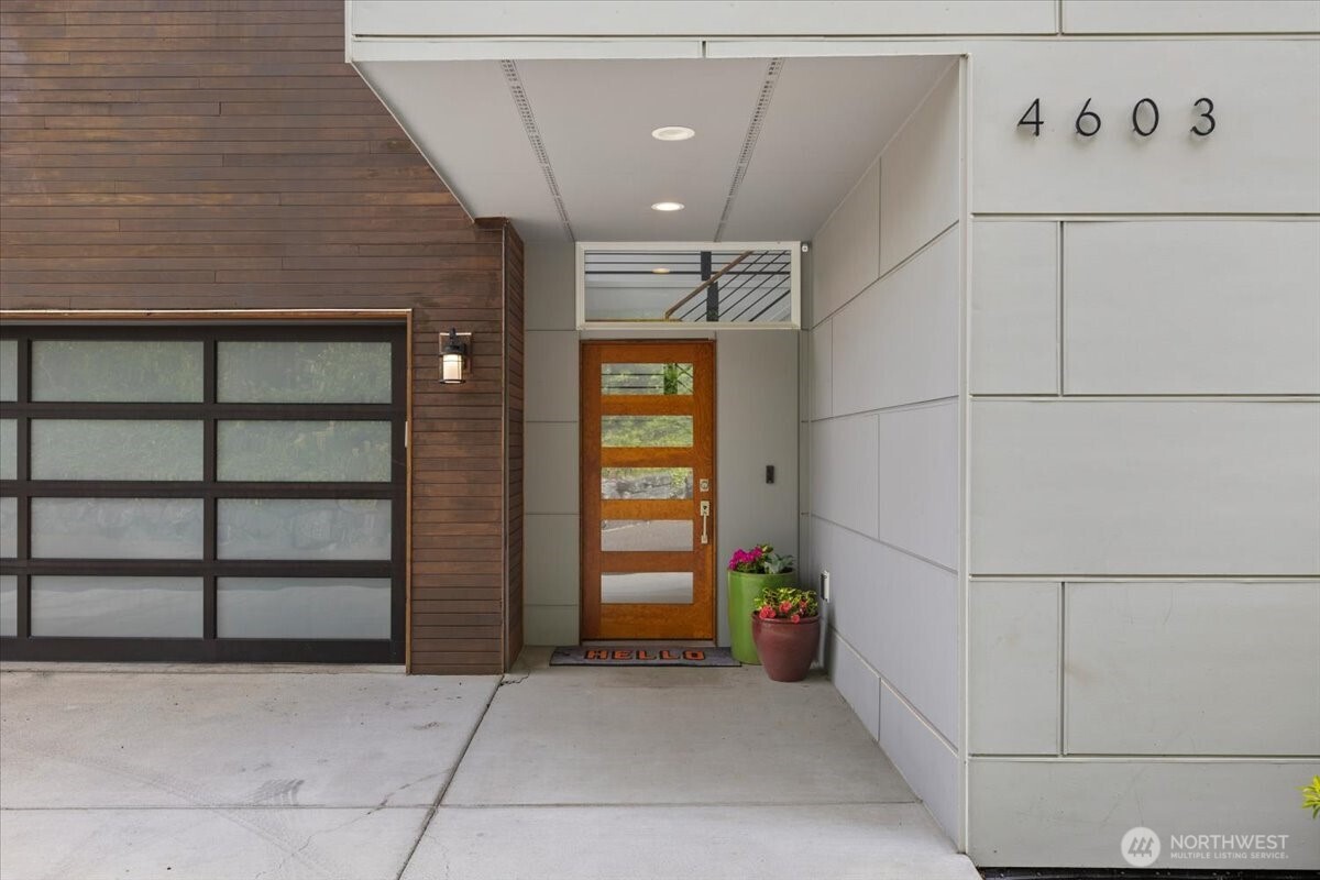 4603 S Juneau Street