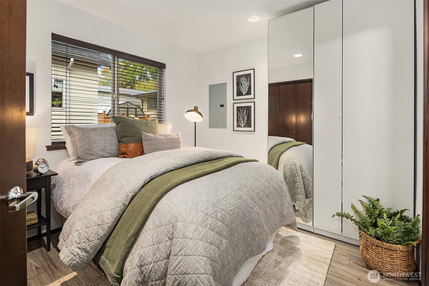 5935 Fauntleroy Way SW Unit: A