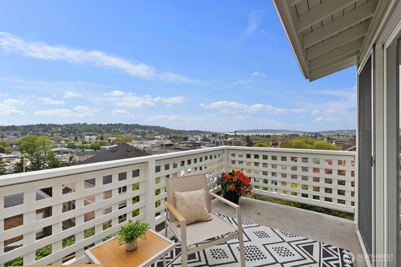 411 Cedar Ave S