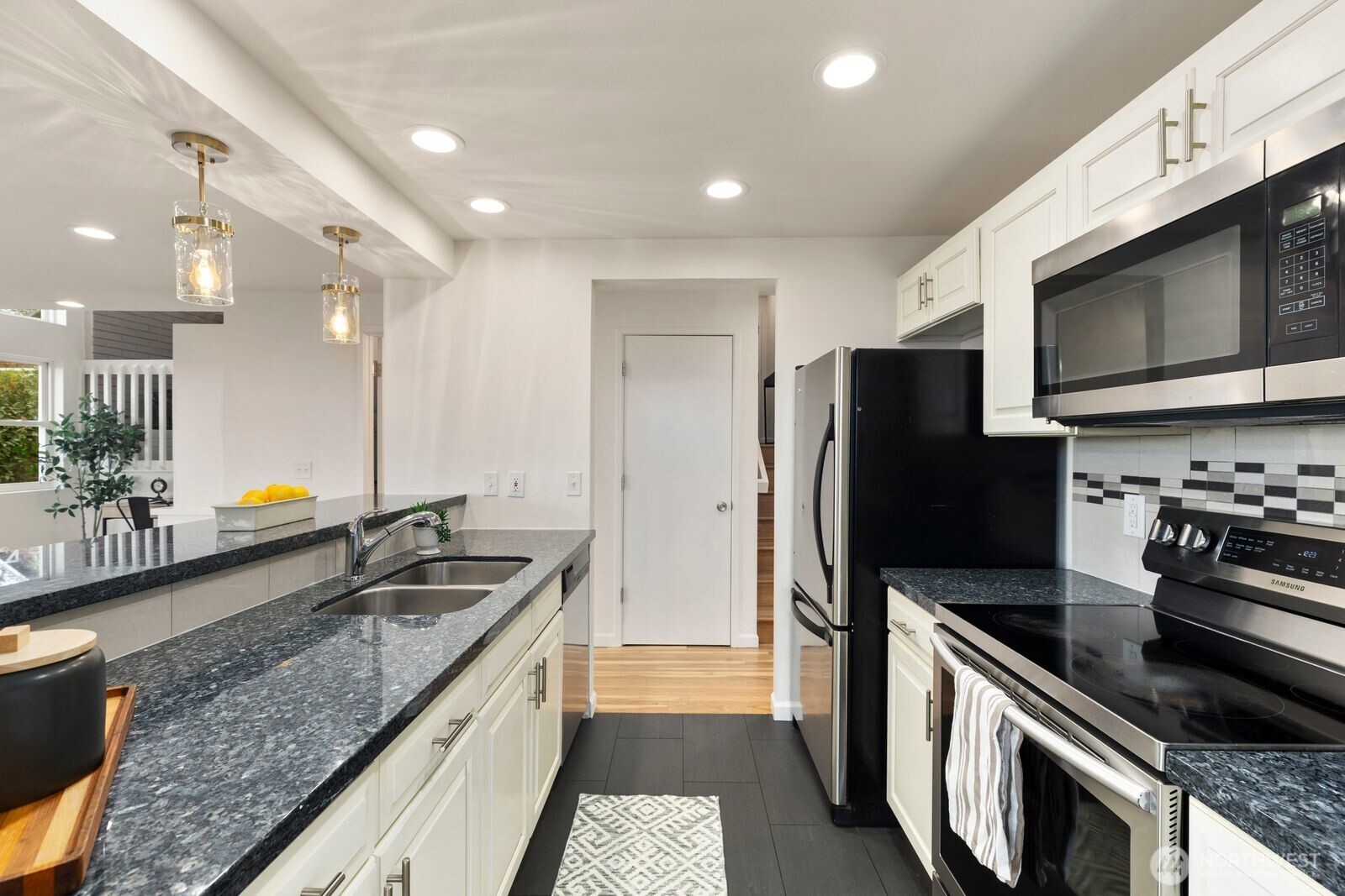 411 Cedar Ave S