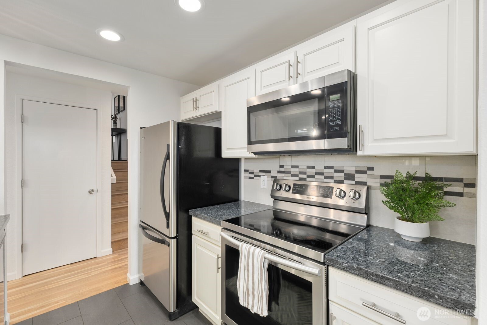 411 Cedar Ave S