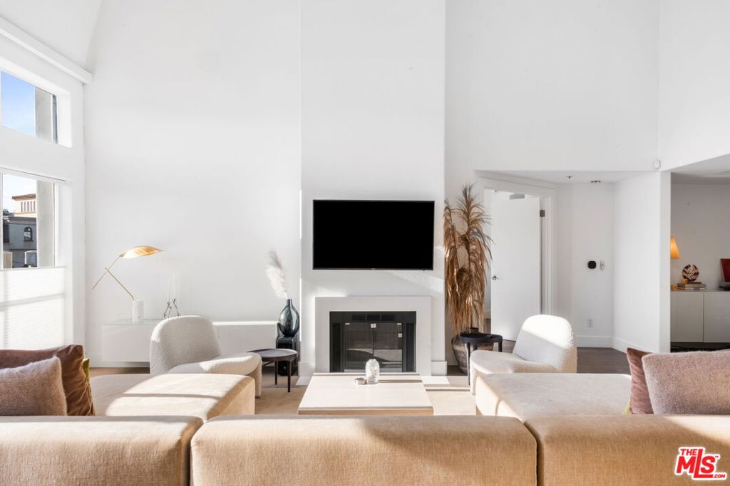 11690 Montana Avenue PH303