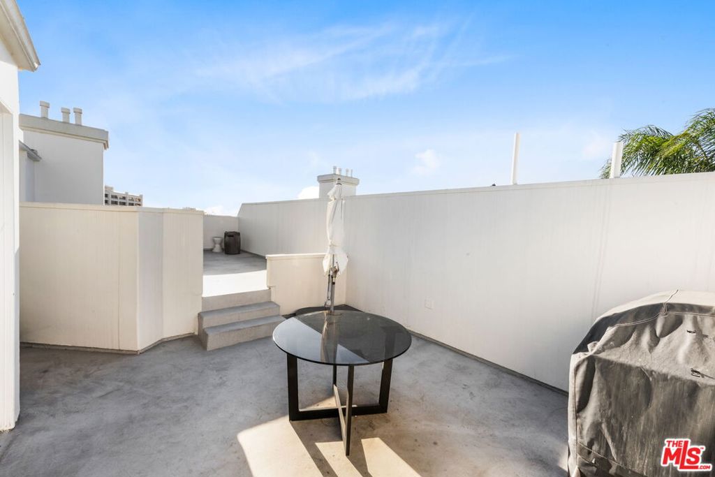 11690 Montana Avenue PH303