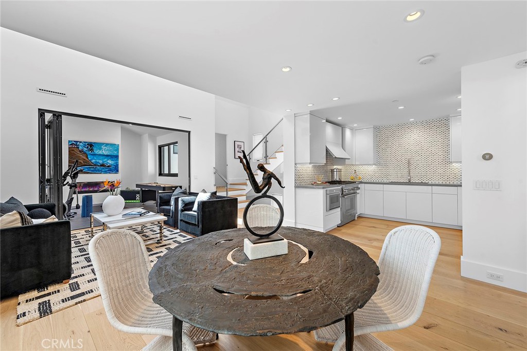 604 1/2 Acacia Avenue