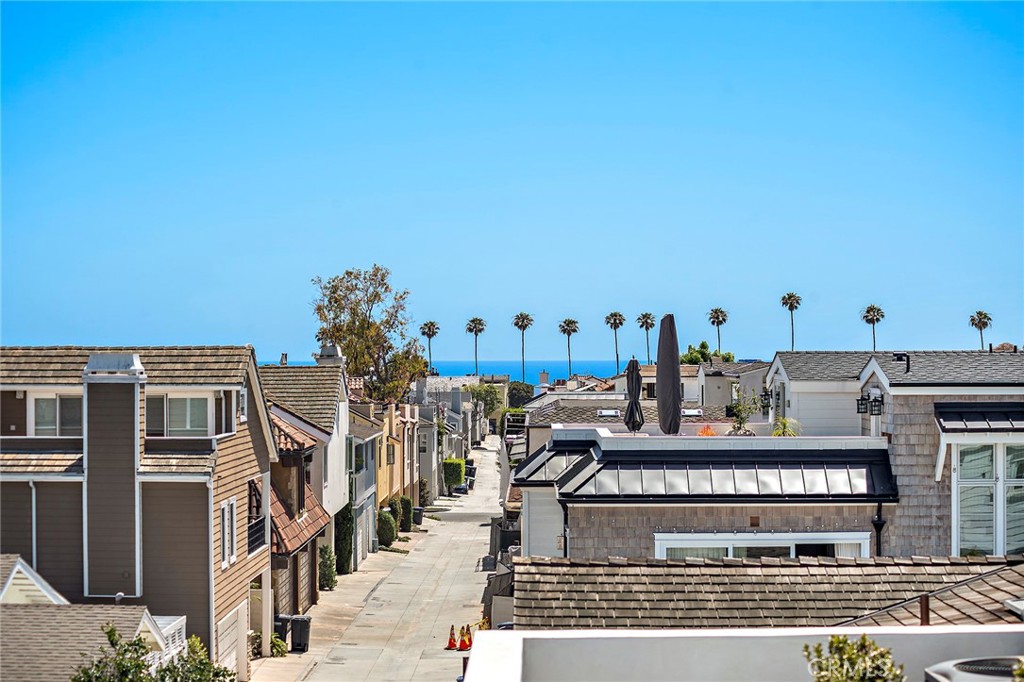 604 1/2 Acacia Avenue