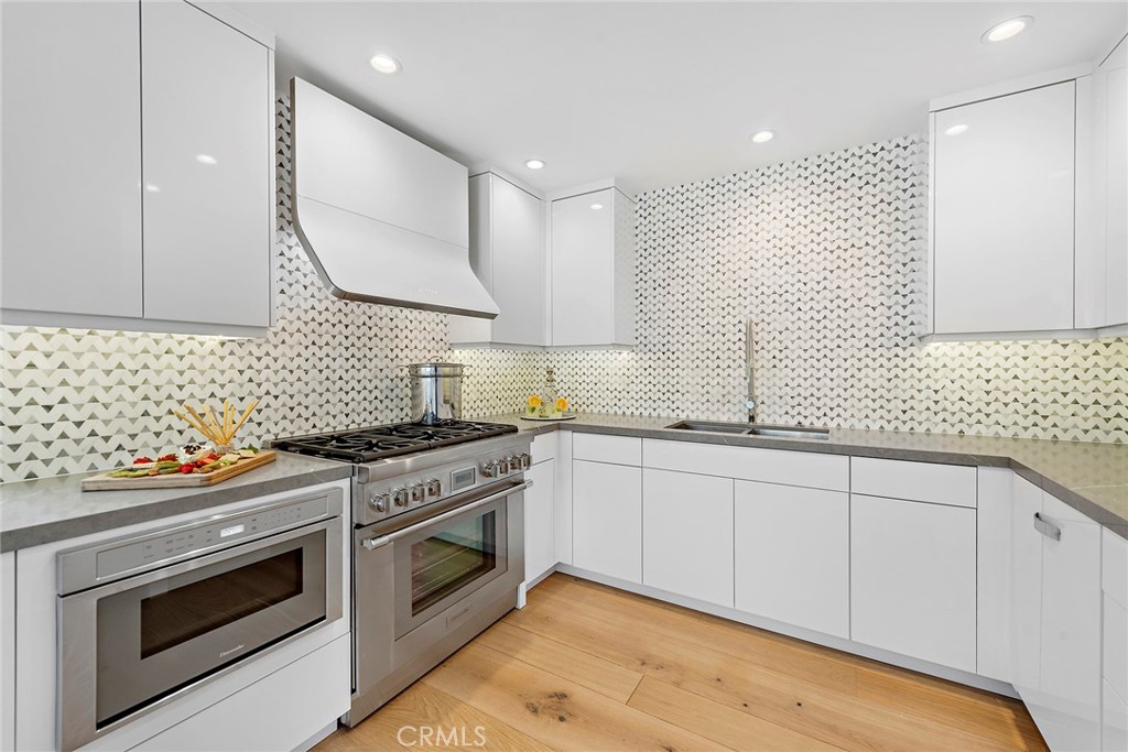 604 1/2 Acacia Avenue