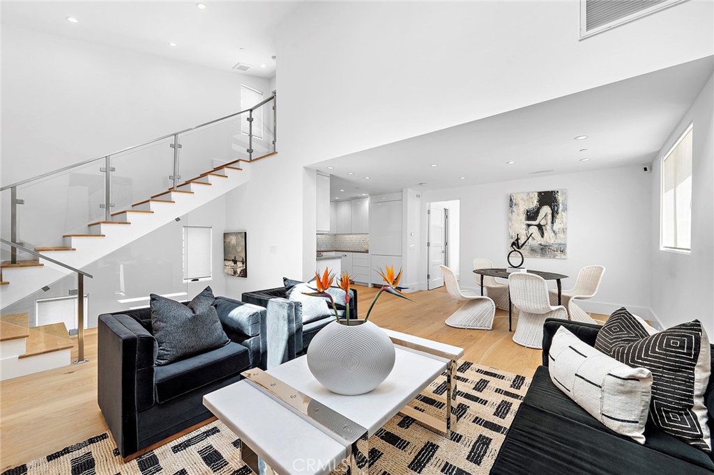 604 1/2 Acacia Avenue