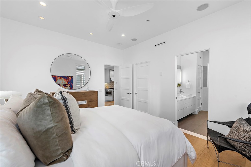 604 1/2 Acacia Avenue