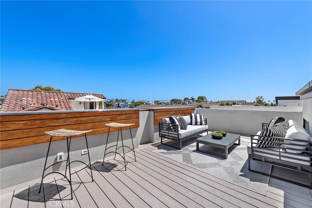 604 1/2 Acacia Avenue