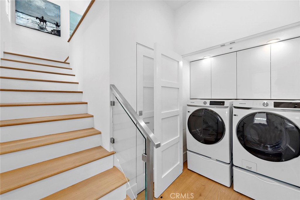 604 1/2 Acacia Avenue