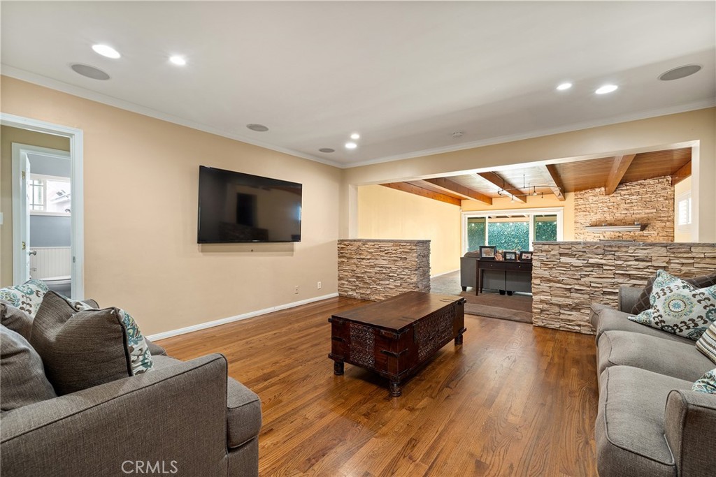 4667 Deeboyar Avenue