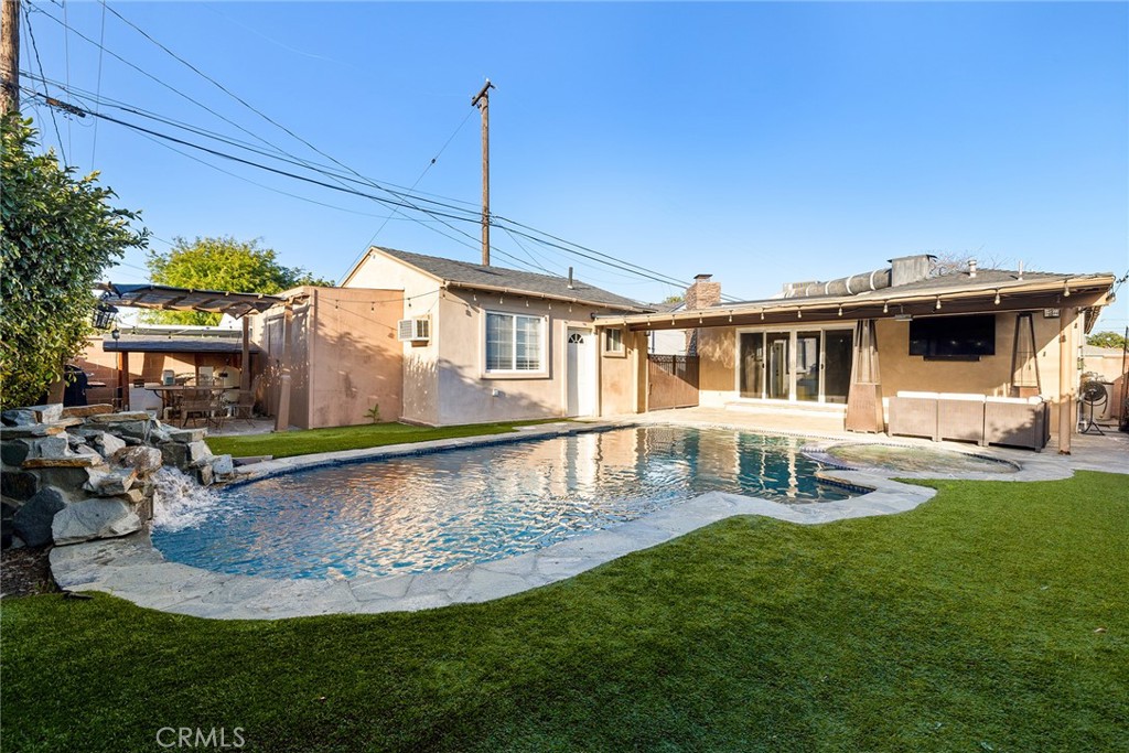 4667 Deeboyar Avenue