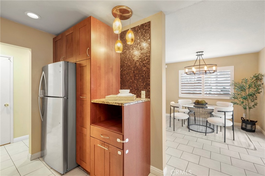 320 E Palmdale Avenue 1