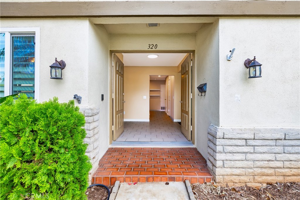 320 E Palmdale Avenue 1