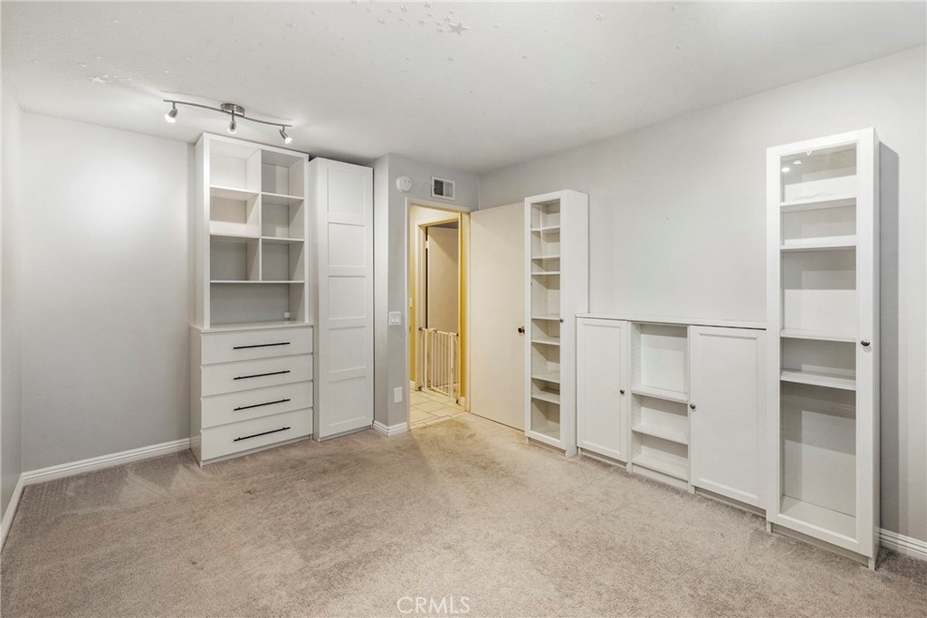 320 E Palmdale Avenue 1